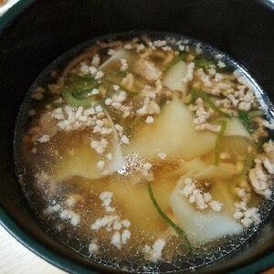 余った餃子の皮で作ったワンタンスープ